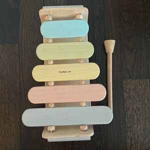 Plan Toys x PBK Xylophone

Pottery Barn Kids wooden Xylophone